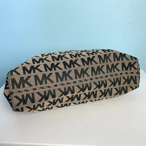 Michael Kors Black/Tan Signature Canvas Jet Set Tote - Picture 4 of 10